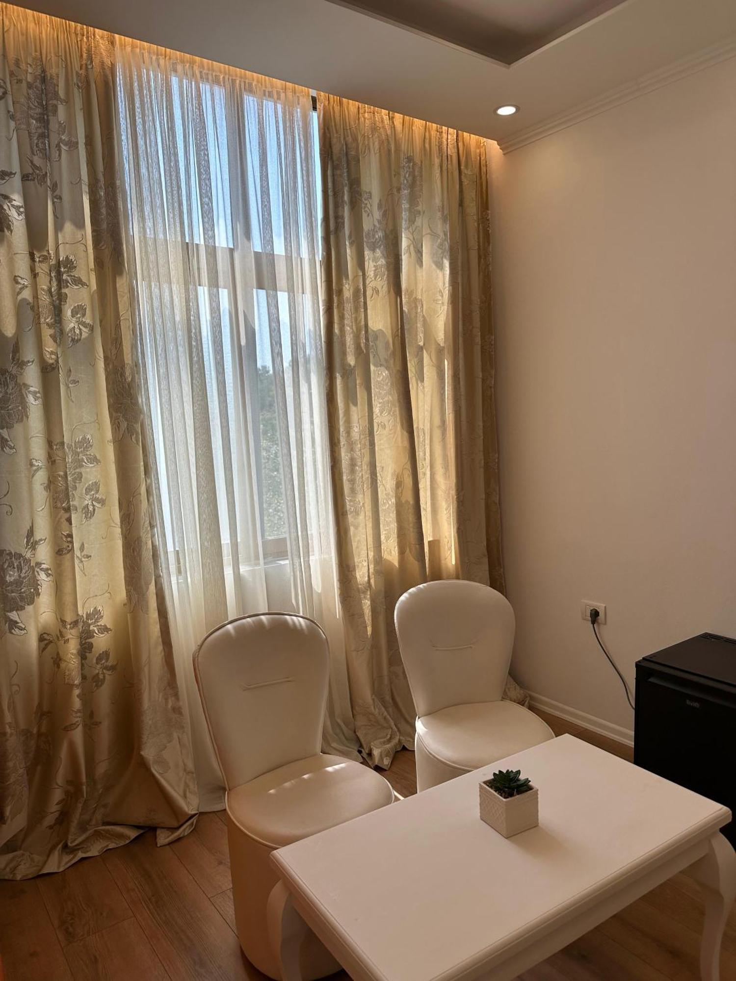 Hotel Arberia Tirana Exterior foto