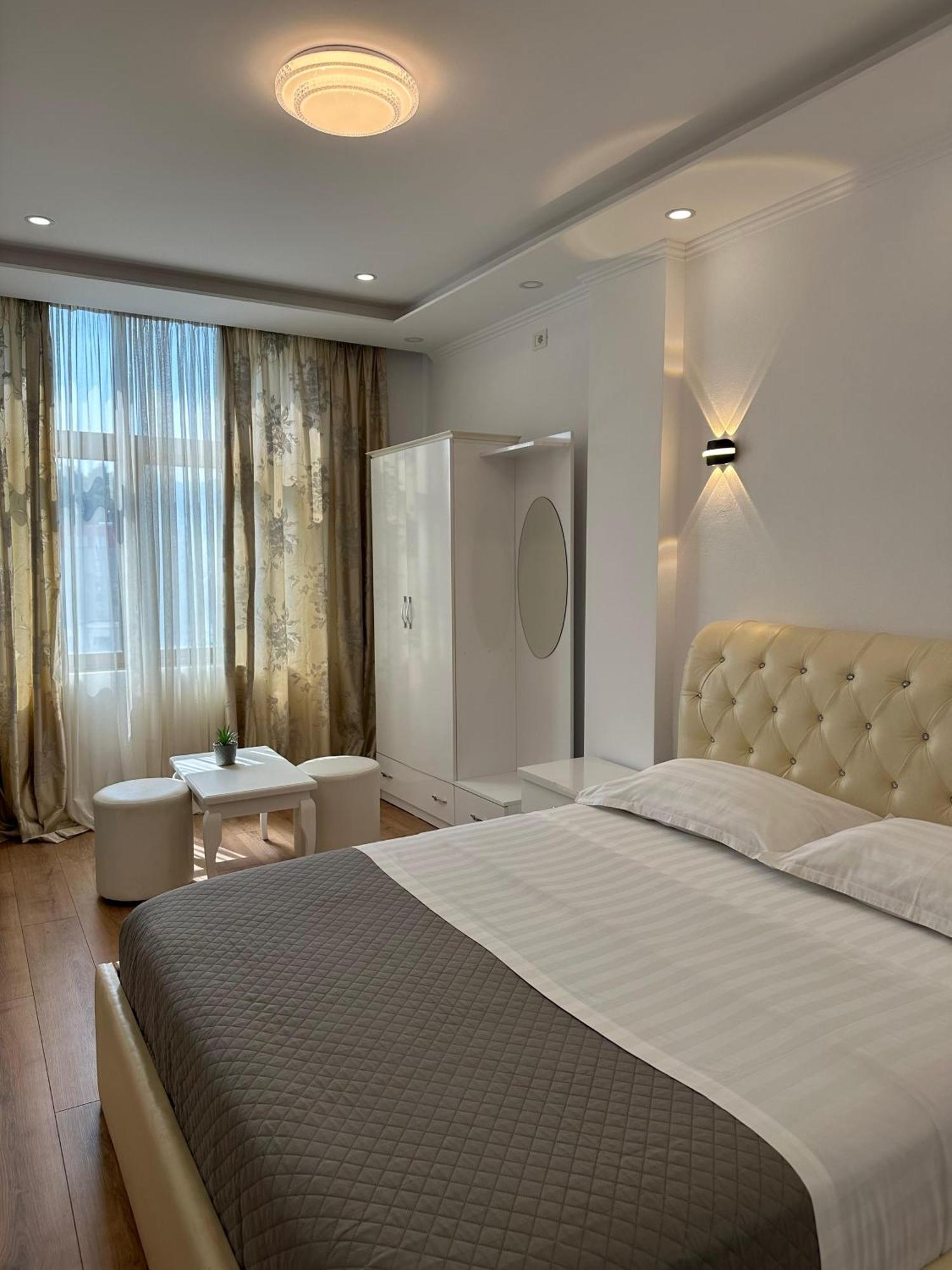 Hotel Arberia Tirana Exterior foto